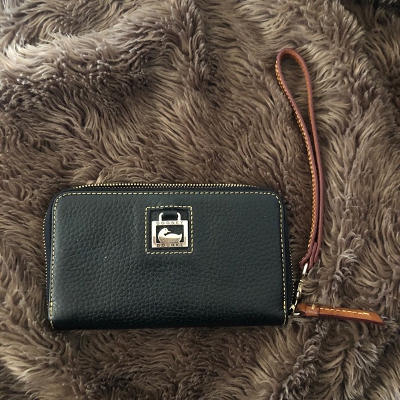 Dooney & Bourke vintage wristlet! - Picture 1 of 5